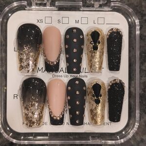 Elegant Black and Gold Press-On Nails